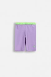 Legginsy sportowe dla dzieci Lemon Explore WL6 krótkie fioletowe. Fioletowe legginsy dla dziewczynek LEMON explore, z aplikacjami, z dresówki, krótkie. Za 49.90 zł.