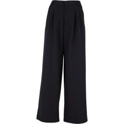 Ultraszerokie spodnie damskie Urban Classics Pleat-Front. Czarne spodnie materiałowe damskie Urban Classics, m, bez wzorów, z elastanu. Za 275.00 zł.