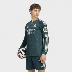 Koszulka wyjazdowa z długim rękawem Real Madrid 26/27 Authentic. Zielone koszulki sportowe męskie Adidas, xl, bez wzorów, z materiału, bez kołnierzyka, bez ramiączek, do piłki nożnej, climacool (adidas). Za 699.00 zł.