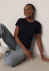 Granatowy Bawełniany T-shirt w Klasycznym Stylu Nedila. Niebieskie bluzki damskie Born2be, m, bez wzorów, z bawełny, klasyczne, bez kołnierzyka, bez ramiączek. Za 39.99 zł.