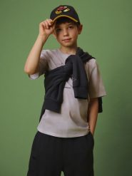 4F T-shirt regular z nadrukiem chłopięcy - beżowy 122 (6-7 lat). Brązowe t-shirty dla chłopców 4f, bez wzorów, z bawełny, bez ramiączek. Za 59.99 zł.