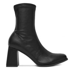 Botki DeeZee. Czarne botki damskie DeeZee, bez obcasa, na słupku, bez zapięcia. Za 199.99 zł.