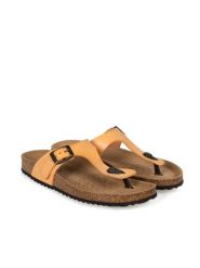 Geox Klapki "Brionia" | D15LSB00043 | Kobieta | Żółty. Żółte klapki damskie Geox, bez wzorów, ze skóry, eleganckie, bez obcasa. W wyprzedaży za 199.00 zł.
