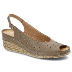 Sandały damskie Pollonus, wykonane ze skóry naturalnej licowej z ażurową perforacją na cholewce wsuwaną konstrukcją z odkrytą piętą i podeszwą na kot. Brązowe sandały damskie Pollonus, w ażurowe wzory, ze skóry, bez obcasa, na koturnie, bez zapięcia. Za 155.00 zł.