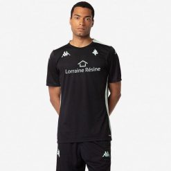 Koszulka Metz Abou Pro 8 2024/25. Czarne koszulki sportowe męskie Kappa, bez wzorów, bez kołnierzyka, bez ramiączek, do piłki nożnej. Za 194.00 zł.