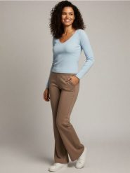 Bluzka z długim rękawem i koronką przy dekolcie - błękitny. Niebieskie bluzki damskie Sinsay, l, bez wzorów, z koronki, bez kołnierzyka, bez ramiączek. Za 25.99 zł.