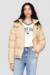 TOMMY JEANS Żółta pikowana damska kurtka. Żółte kurtki damskie Tommy Jeans, s, bez wzorów, z jeansu, bez kaptura. W wyprzedaży za 599.99 zł.