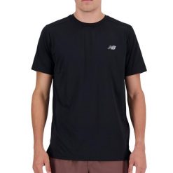 Męska koszulka New Balance Sport Essentials czarna. Czarne koszulki sportowe męskie New Balance, l, bez wzorów, z bawełny, bez kołnierzyka, bez ramiączek, do biegania. Za 180.25 zł.