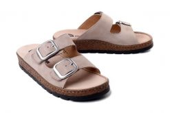 Dr. Brinkmann 701077-08 beżowy, klapki damskie. Brązowe klapki damskie Dr. Brinkmann, bez wzorów, ze skóry, bez obcasa. Za 269.90 zł.