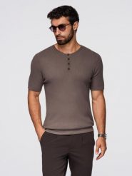 T-shirt męski dzianinowy z guzikami przy dekolcie – popielaty V4 - Rozmiar: S. Szare t-shirty męskie Ombre Clothing, m, bez wzorów, z dzianiny, casualowe, bez kołnierzyka. Za 159.99 zł.