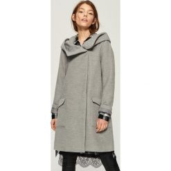 Płaszcz z wysokim kołnierzem - Jasny szar. Płaszcze damskie marki Calvin Klein Jeans. W wyprzedaży za 139.99 zł.