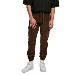 Aksamitny kombinezon typu jogging cargo Urban Classics. Brązowe spodnie materiałowe męskie Urban Classics, m, bez wzorów, z dresówki. Za 253.95 zł.