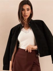 Wiskozowa koszulka z ozdobną koronką - kremowy. Białe t-shirty damskie Sinsay, l, bez wzorów, z koronki, bez kołnierzyka. Za 25.99 zł.