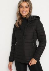 Czarna Pikowana Kurtka z Kapturem i Sznurkami Miviana. Czarne kurtki damskie Born2be, l, bez wzorów, z jeansu, z kapturem. Za 89.99 zł.