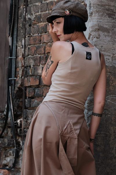 Bokserka damska piaskowa. Brązowe t-shirty i topy dla dziewczynek Hultaj Polski, bez wzorów, z bawełny, bez ramiączek. Za 129.00 zł.