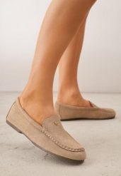 Beżowe Mokasyny VICES ze Skórzaną Wkładką i Metalową Ozdobą Aquilin. Brązowe mokasyny damskie Born2be, z materiału, klasyczne. Za 89.99 zł.