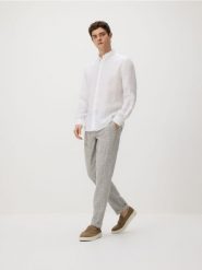 Spodnie carrot z lnem - jasnoszary. Szare spodnie materiałowe męskie Reserved, l, bez wzorów, z bawełny. Za 159.99 zł.