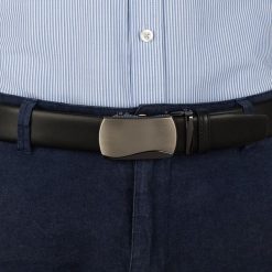 Pasek męski skórzany 3,5 cm klamra automatyczna Beltimore czarny 51-588 : Kolory - czarny, Rozmiar pasków - r.120-135 cm. Czarne paski damskie bez wzorów, ze skóry, wizytowe. Za 64.99 zł.