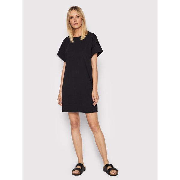 Klapki Birkenstock. Czarne klapki damskie Birkenstock, bez wzorów, bez obcasa. Za 329.99 zł.