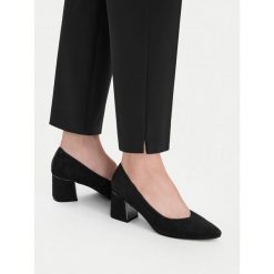 Czółenka Lasocki. Czarne czółenka damskie Lasocki, bez wzorów, bez obcasa, bez zapięcia. Za 249.99 zł.