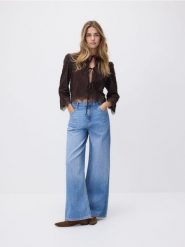 Bluzka z haftowanym wzorem - brązowy. Brązowe bluzki damskie Reserved, l, bez wzorów, z bawełny, bez kołnierzyka, bez ramiączek. Za 149.99 zł.