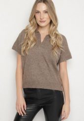 Jasnobrązowy Sweter z Wełną z Krótkim Rękawem i Kołnierzykiem Tevalina. Brązowe swetry damskie Born2be, uniwersalny, bez wzorów, z jeansu, eleganckie, bez kołnierzyka, bez ramiączek, krótkie, bez kaptura. Za 129.99 zł.