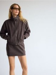 Spódnica mini - brązowy. Brązowe spódnice damskie Reserved, l, bez wzorów, z dzianiny, mini, proste. Za 79.99 zł.