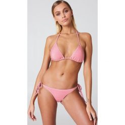 NA-KD Swimwear Dół bikini Sparkle Triangle - Pink. Różowe bikini damskie NA-KD Swimwear, w paski. Za 72.95 zł.