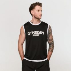Tank top męski fitness oddychający czarny Varsity. Czarne t-shirty męskie GYMBEAM, m, bez wzorów, z elastanu, retro, bez kołnierzyka. Za 80.90 zł.