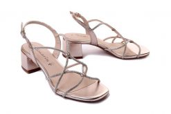 TAMARIS 28236-42 933 light gold, sandały damskie. Żółte sandały damskie Tamaris, bez wzorów, z gumy, bez obcasa, na obcasie, bez zapięcia. Za 329.90 zł.