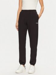 Guess Spodnie dresowe V5RB02 KCLD1 Brązowy Regular Fit. Brązowe spodnie dresowe damskie Guess, s, z aplikacjami, z bawełny. Za 199.99 zł.