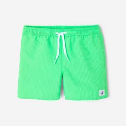 Spodenki surfingowe dla dzieci Olaian 100 teksturowane. Zielone szorty dla chłopców OLAIAN, bez wzorów, z materiału, sportowe. Za 39.99 zł.