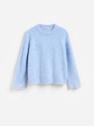 Sweter z wełną alpaki - jasnoniebieski. Niebieskie swetry damskie Reserved, l, bez wzorów, z dzianiny, bez kołnierzyka, bez ramiączek, bez kaptura. Za 219.99 zł.