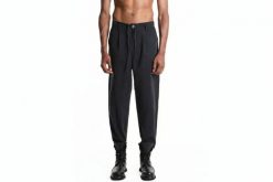 La Haine Inside Us Spodnie | 3R M1256 | Mężczyzna | Czarny. Czarne spodnie materiałowe męskie La Haine Inside Us, m, bez wzorów, z bawełny. W wyprzedaży za 549.00 zł.