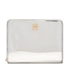 Portfel Tommy Hilfiger. Szare portfele damskie Tommy Hilfiger, bez wzorów. Za 299.99 zł.
