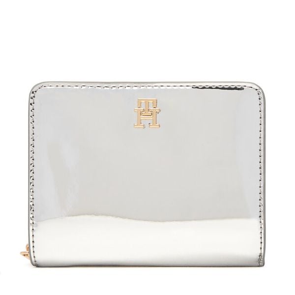 Portfel Tommy Hilfiger. Szare portfele damskie Tommy Hilfiger, bez wzorów. Za 299.99 zł.