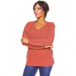 Sweter "Carmen" w kolorze rdzawym. Brązowe swetry damskie So Cachemire, z kaszmiru, z kołnierzem typu carmen. W wyprzedaży za 173.95 zł.