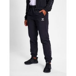 Damskie spodnie dresowe Hummel Travel. Czarne spodnie dresowe damskie Hummel, bez wzorów, z dresówki. Za 204.70 zł.