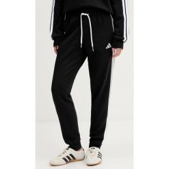 Spodnie damskie adidas Essentials 3-Stripes Fleece Slim czarno-. Czarne obuwie sportowe damskie Adidas, bez wzorów, na fitness i siłownię. Za 171.99 zł.