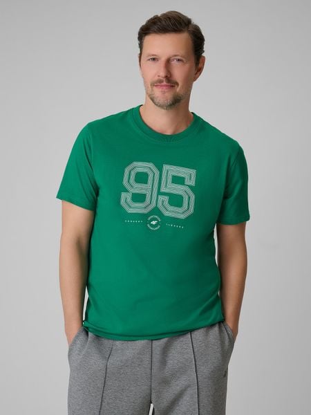 4F T-shirt regular z nadrukiem męski - zielony M. Zielone t-shirty męskie 4f, m, bez wzorów, z bawełny, klasyczne, bez kołnierzyka. Za 69.99 zł.