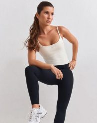 Damskie legginsy wysokostanowe kompresyjne invisible scrunch Sculpting czarne. Czarne legginsy damskie Aim'n, xl, bez wzorów, z elastanu. Za 523.00 zł.