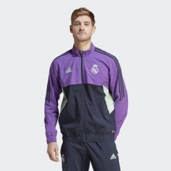 Real Madrid Condivo 22 Presentation Jacket. Fioletowe kurtki męskie Adidas, s, bez wzorów, z materiału, sportowe, bez kaptura. W wyprzedaży za 273.50 zł.