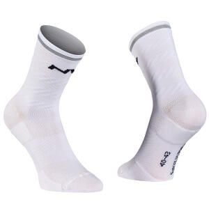 Skarpetki Northwave Classic. Białe buty sportowe męskie Northwave, bez zapięcia, rowerowe. Za 122.00 zł.