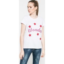 Femi Stories - Top Tika. Szare topy damskie Femi Stories, z nadrukiem, z bawełny, z okrągłym kołnierzem, z krótkim rękawem. W wyprzedaży za 39.90 zł.