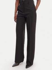 Guess Spodnie materiałowe W6RB02 WH9Y2 Czarny Regular Fit. Czarne spodnie materiałowe damskie Guess, s, z aplikacjami, z materiału. Za 479.99 zł.