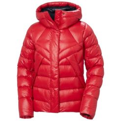 Damska kurtka puchowa Helly Hansen Bliss. Czerwone kurtki damskie Helly Hansen, na zimę, bez wzorów, z puchu, bez kaptura. W wyprzedaży za 1,275.50 zł.