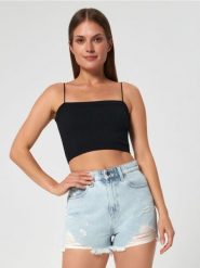 Szorty jeansowe high waist - niebieski. Niebieskie szorty damskie Sinsay, bez wzorów, z bawełny, z podwyższonym stanem. Za 69.99 zł.