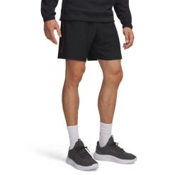 Męskie szorty UA Tech™ Woven z logo Czarny. Czarne krótkie spodenki sportowe męskie Under Armour, l, bez wzorów, z materiału, na fitness i siłownię. Za 230.99 zł.