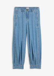 Lekkie jeansy o kroju balloon, ze średnim stanem i wygodnym pasem. Niebieskie jeansy damskie bonprix. Za 147.99 zł.