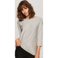 Sweter z ozdobnym wiązaniem - Szary. Swetry damskie marki Reserved. W wyprzedaży za 59.99 zł.